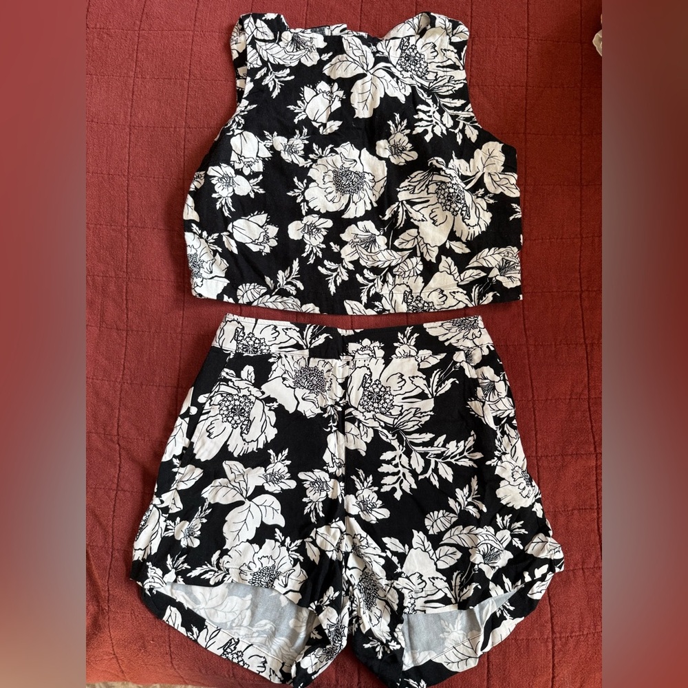 Old Navy Black and White Floral Set
